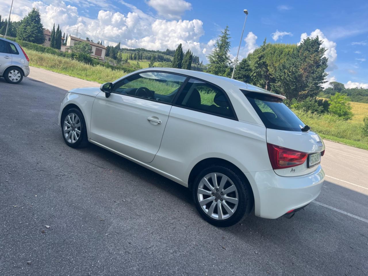 Audi A1 1.6 TDI 90 CV OK ANCHE NEOPATENTATI