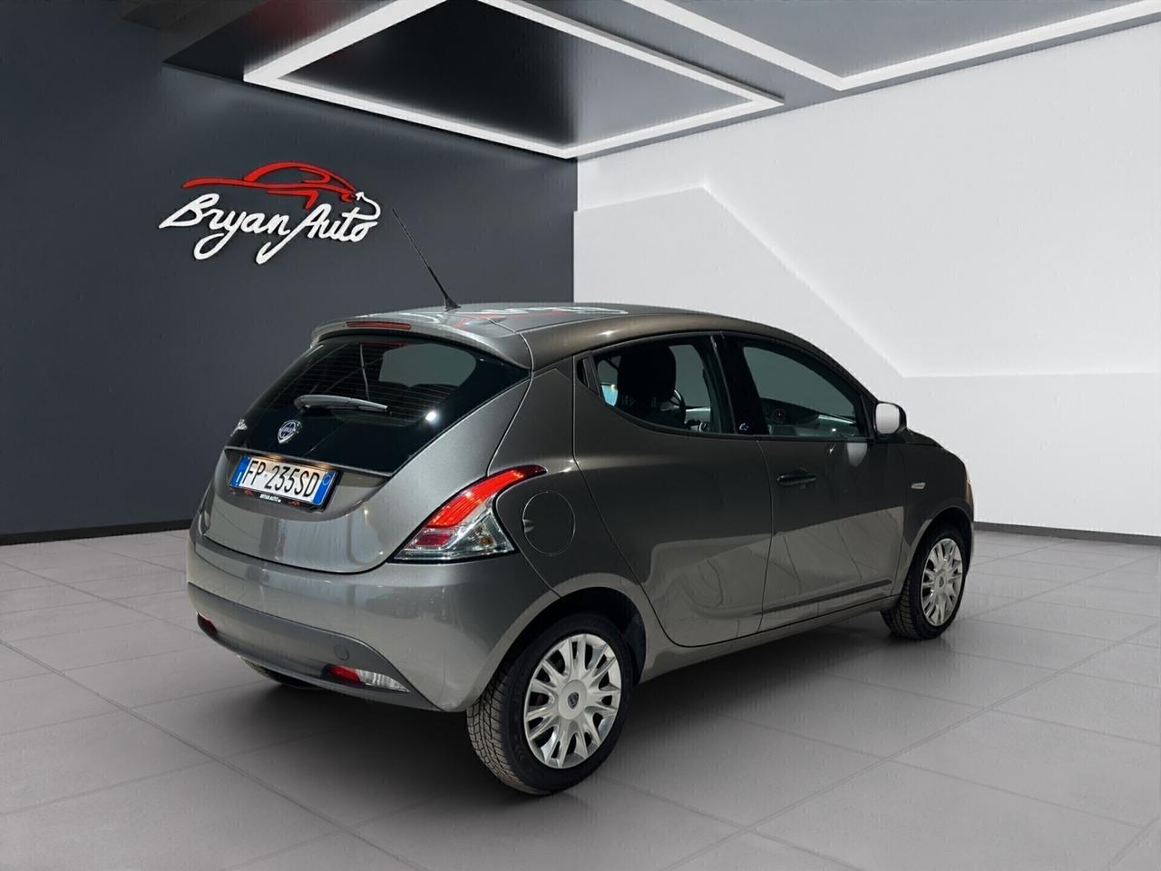 Lancia Ypsilon 1.2 69 CV 5 porte Elefantino