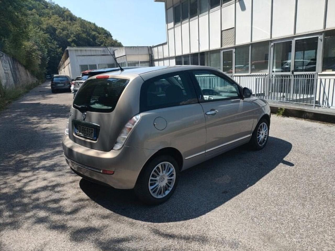 Lancia Ypsilon 1.2 69 CV Argento