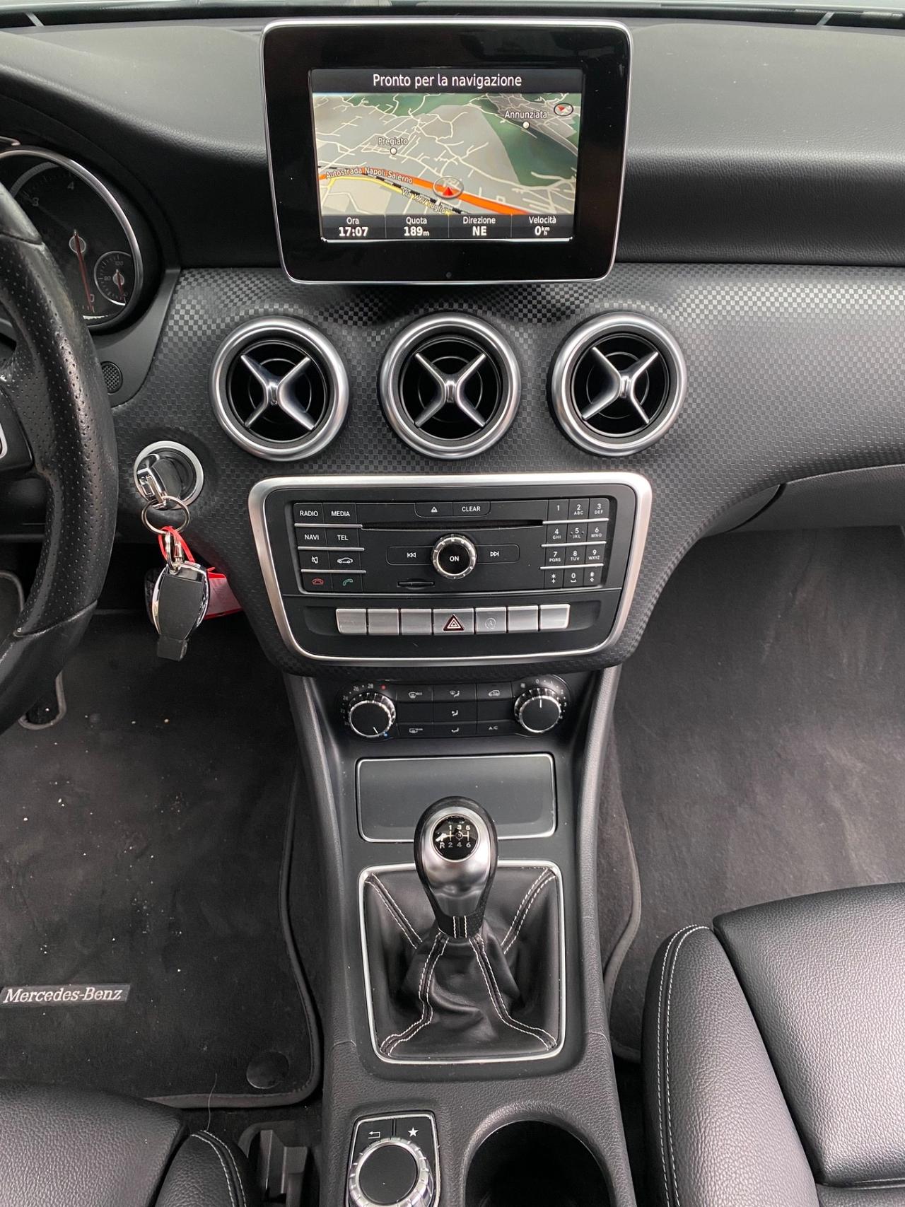 Mercedes-Benz A 180d 1.5 109cv Premium - 2017