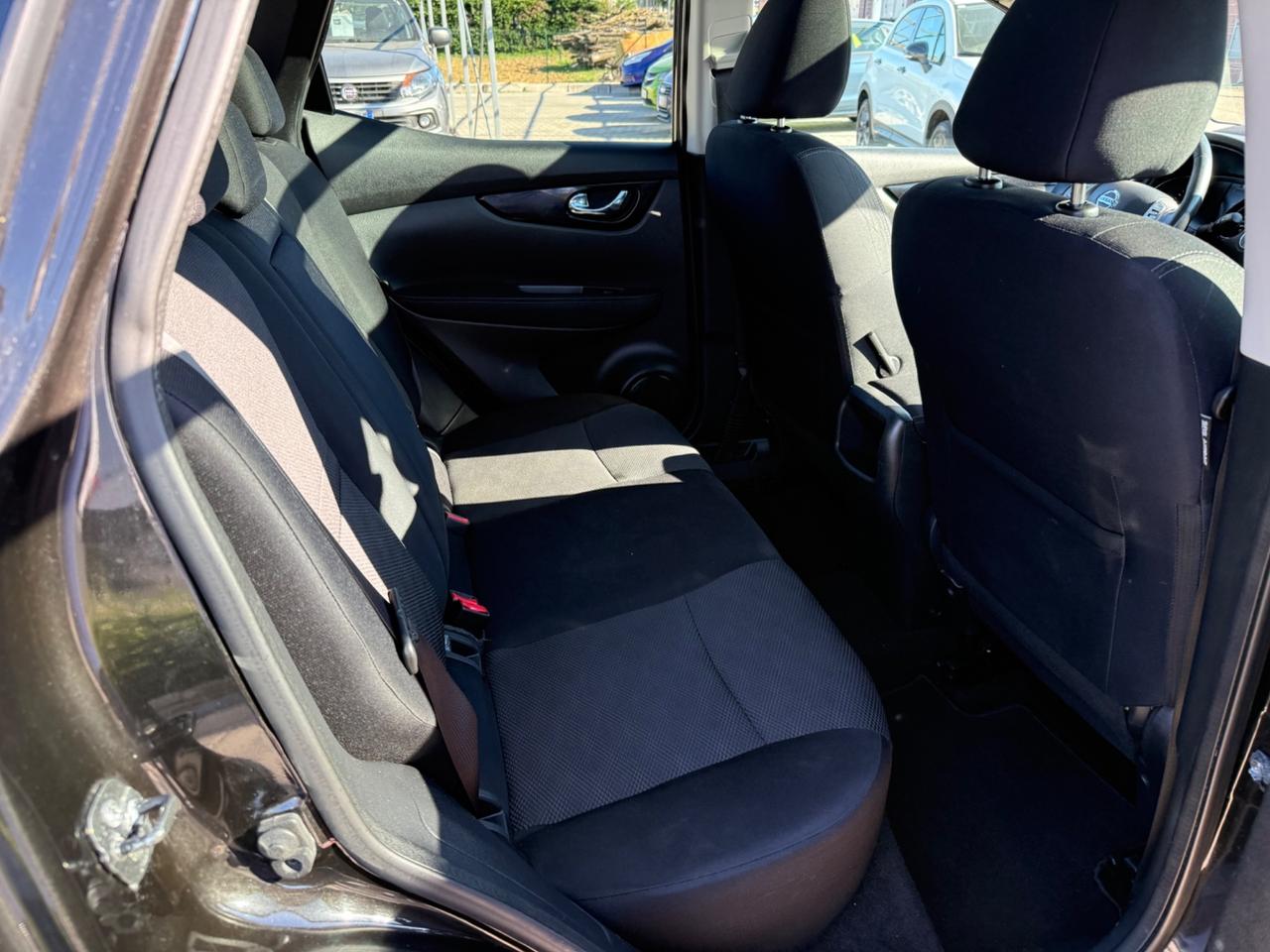 Nissan Qashqai 1.6 dCi 2WD Tekna-TETTO-NAVI.360