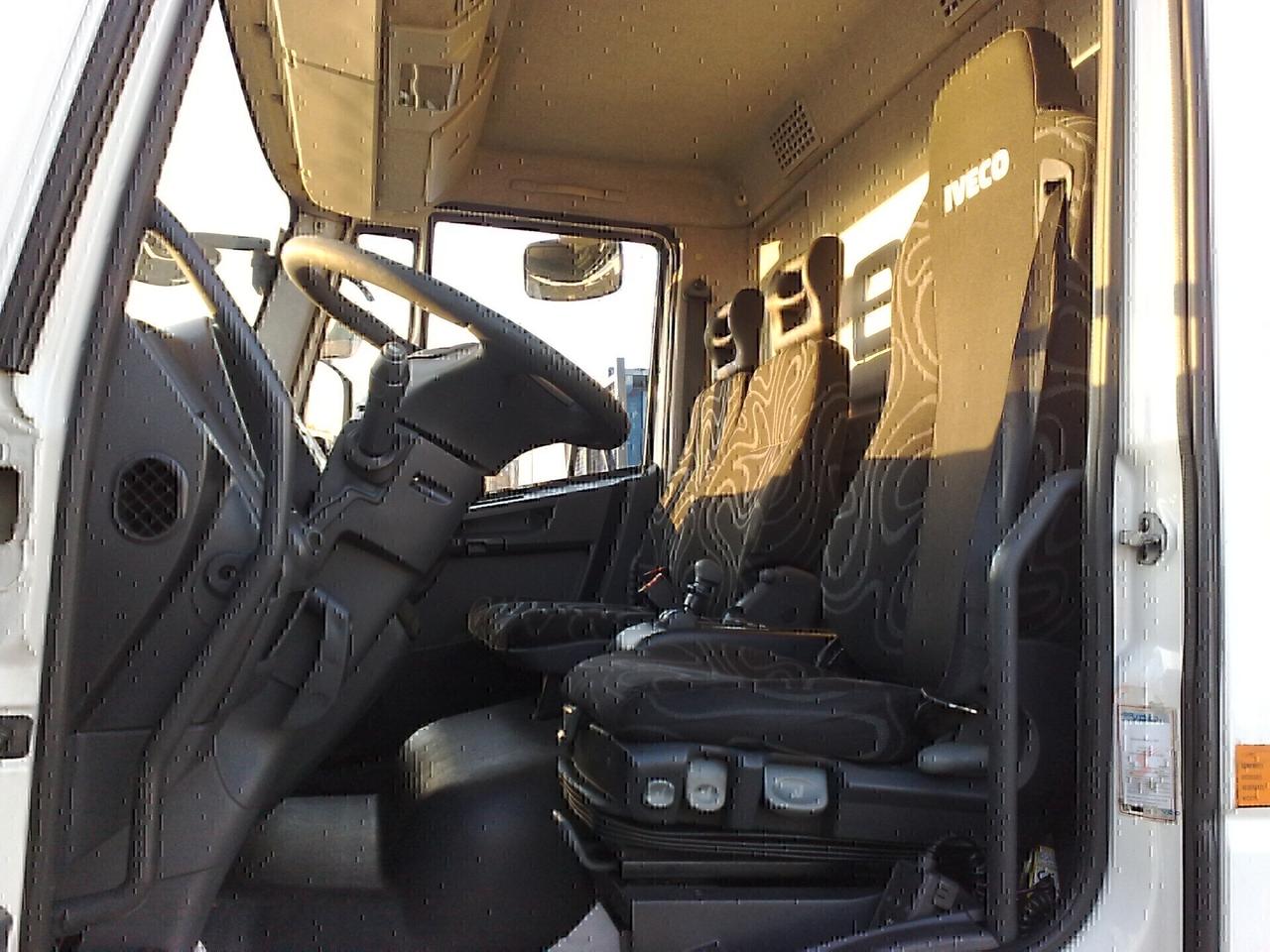 Iveco Eurocargo 75E18 Cassone fisso con grù - 2010