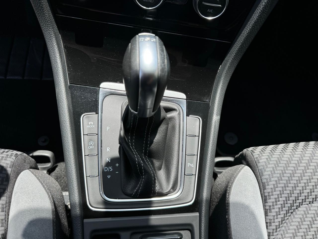 Volkswagen Golf 2.0 TDI 150cv DSG 5p. R-Line