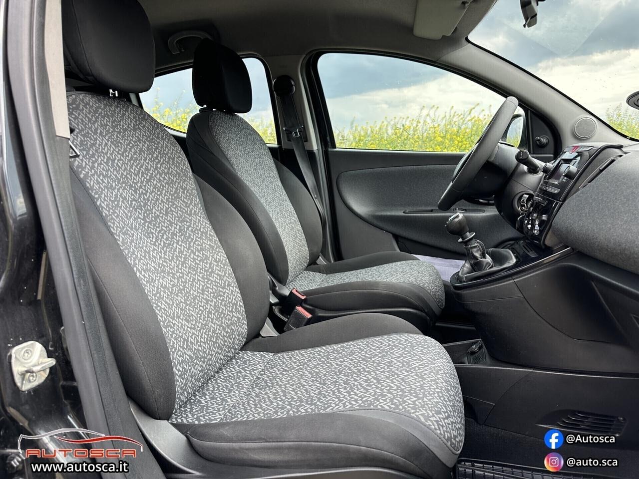 Lancia Ypsilon 1.0 FireFly 5 porte S&S Hybrid Ecochic Silver