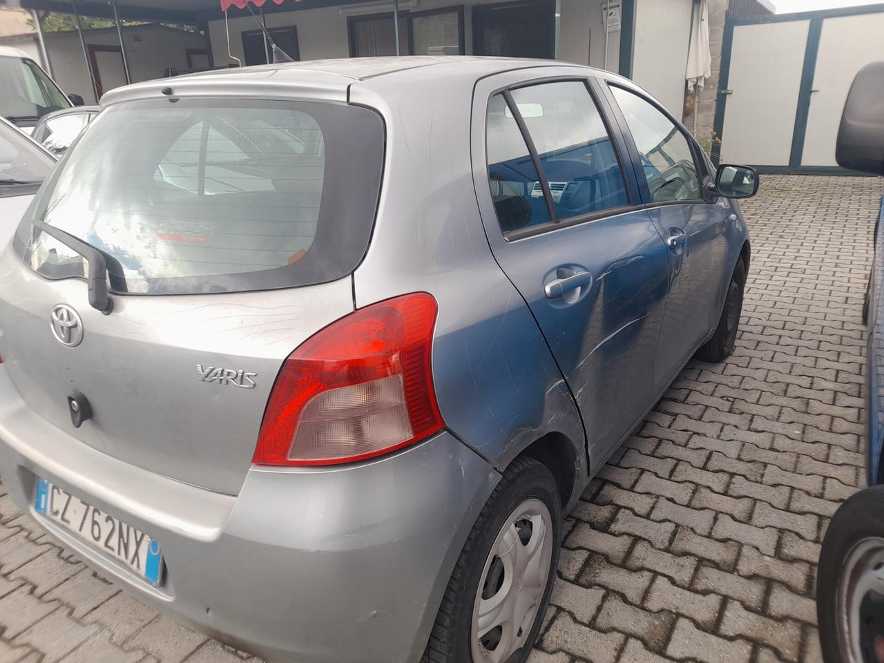 Toyota Yaris 1.0 5 porte