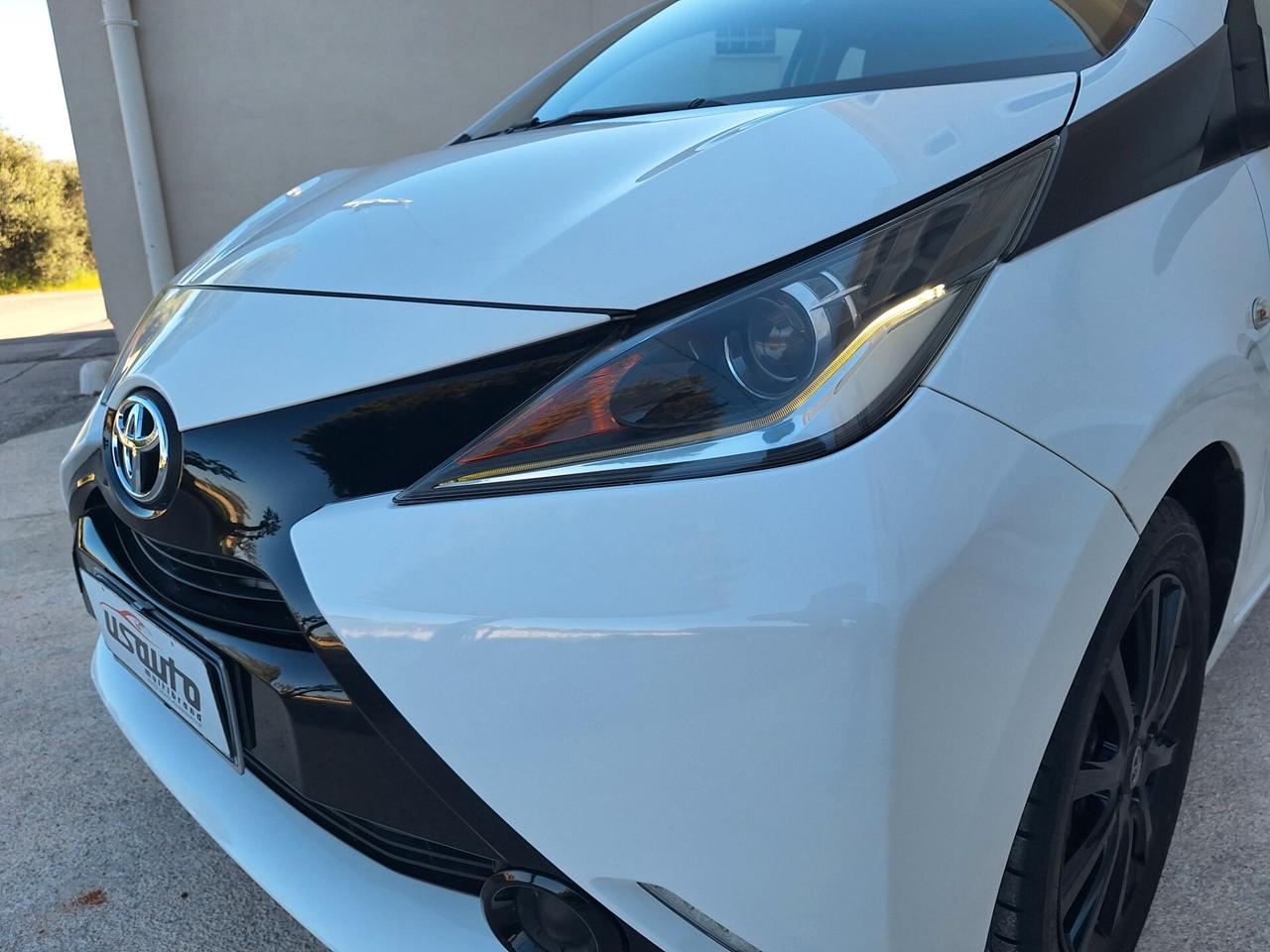 Toyota Aygo 1.0 69 CV 5 porte x-play RETROCAMERA FULL