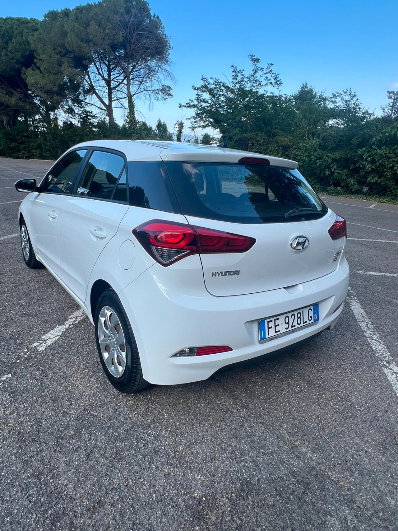 ADATTA PER NEOPATENTATI Hyundai i20 1.2 5 porte Classic