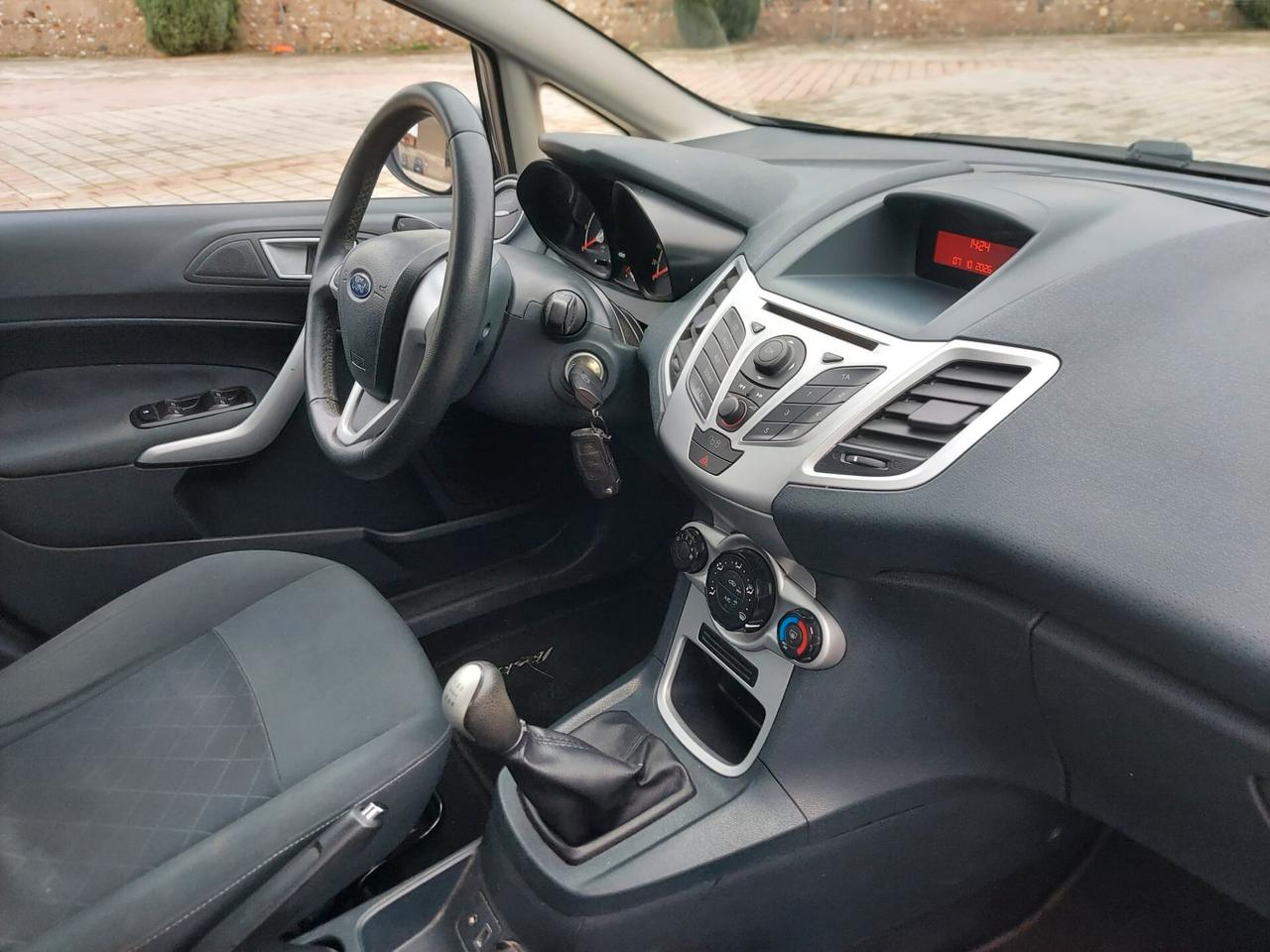 Ford Fiesta 1.2 benzina 5p unico proprietario (neopatentati)