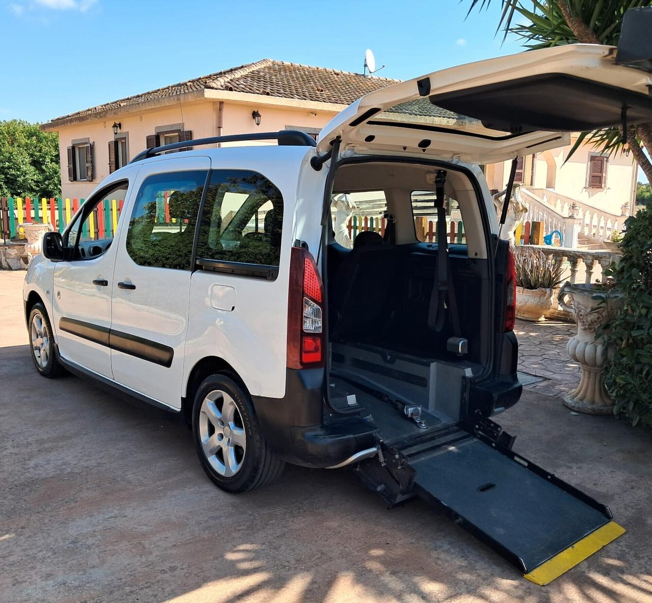 PEUGEOT PARTNER TRASPORTO DISABILI PIANALE RIBASSATO