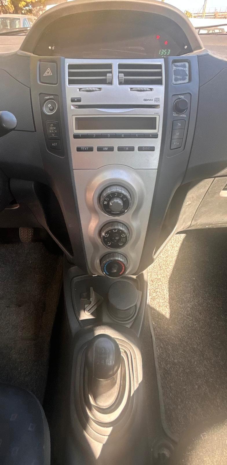 Toyota Yaris 1.0 5 porte
