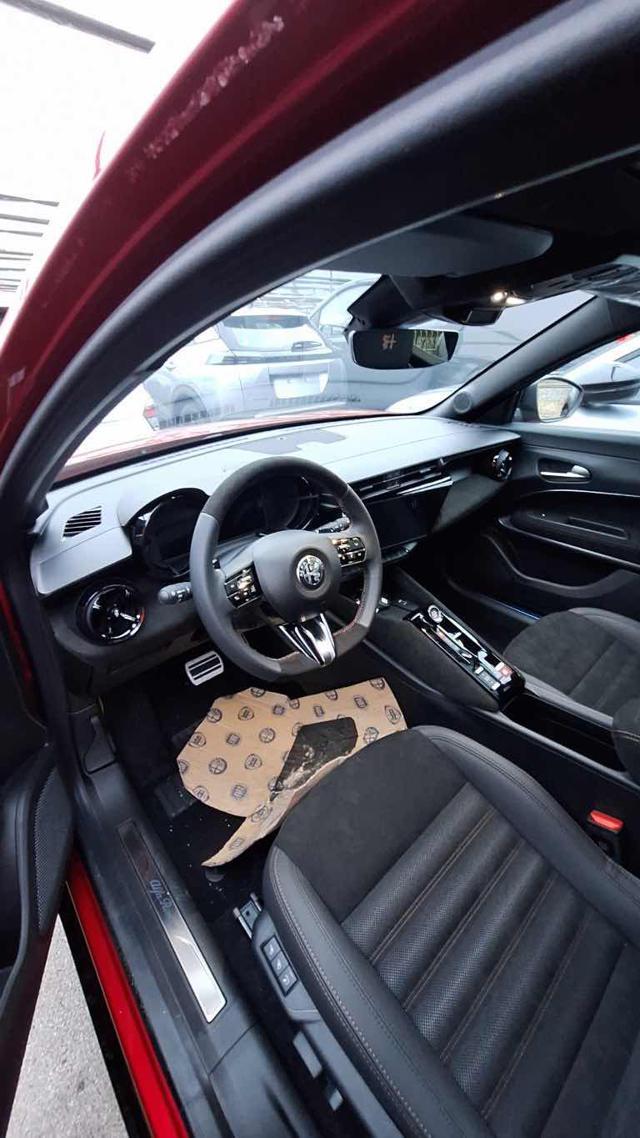 ALFA ROMEO Junior 1.2 145 CV Hybrid eDCT6 Intensa + Tetto