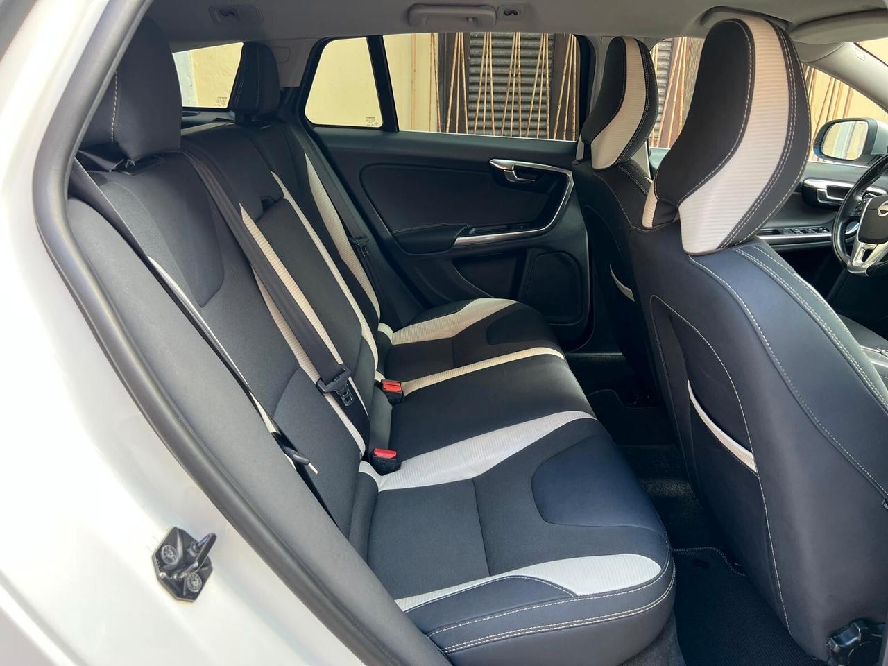VOLVO V60 R-DESIGN 1.6 D2 115CV PELLE NAVI CRUISE ANNO 2012