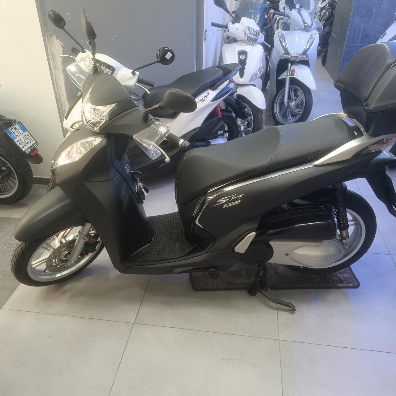Honda SH 300 i Led abs