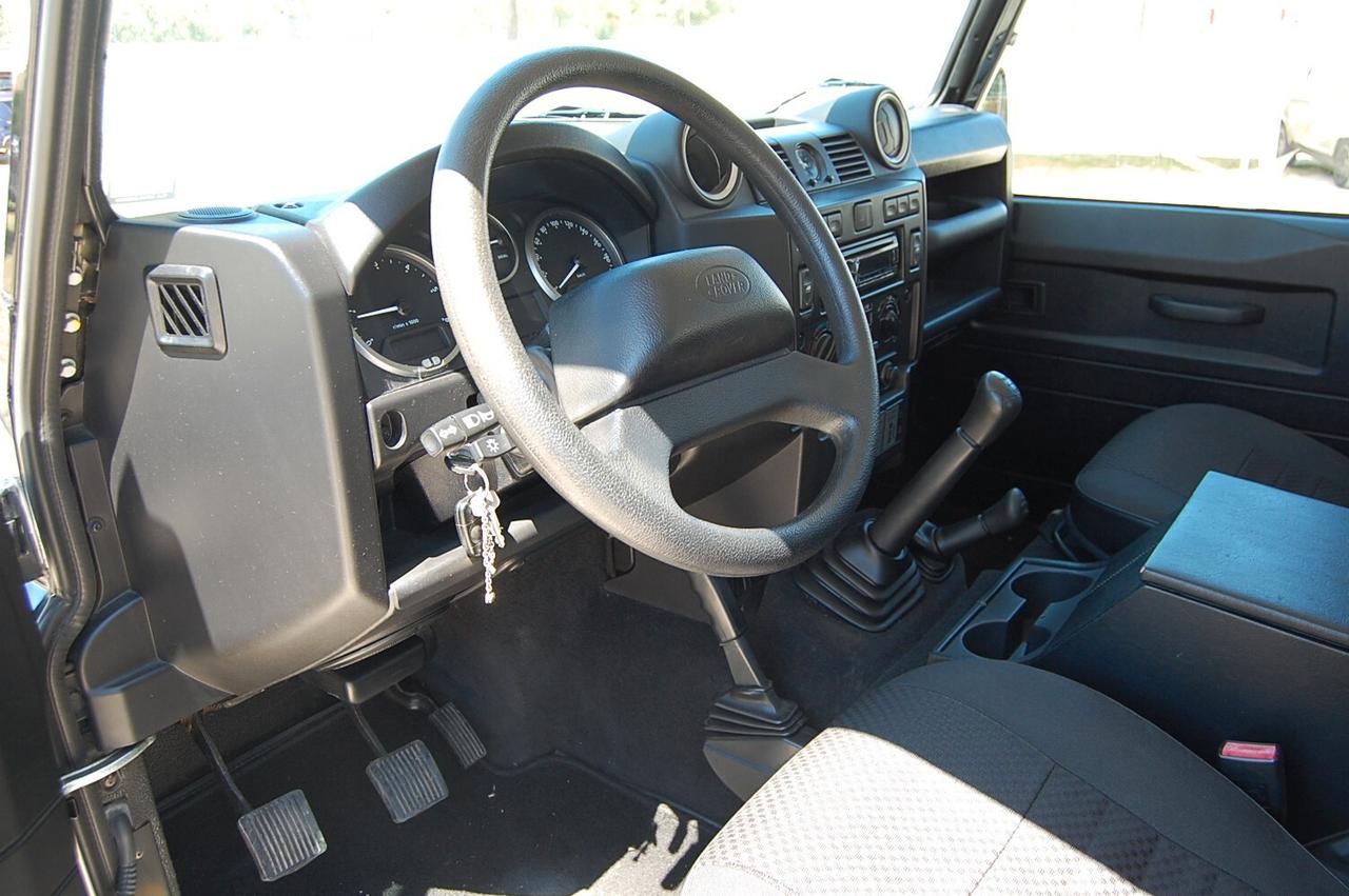 Land Rover Defender 90 2.4 TD4 Station Wagon SE
