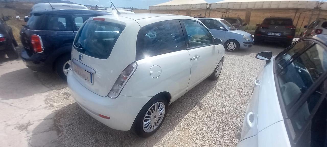 Lancia Ypsilon 1.2 Platino