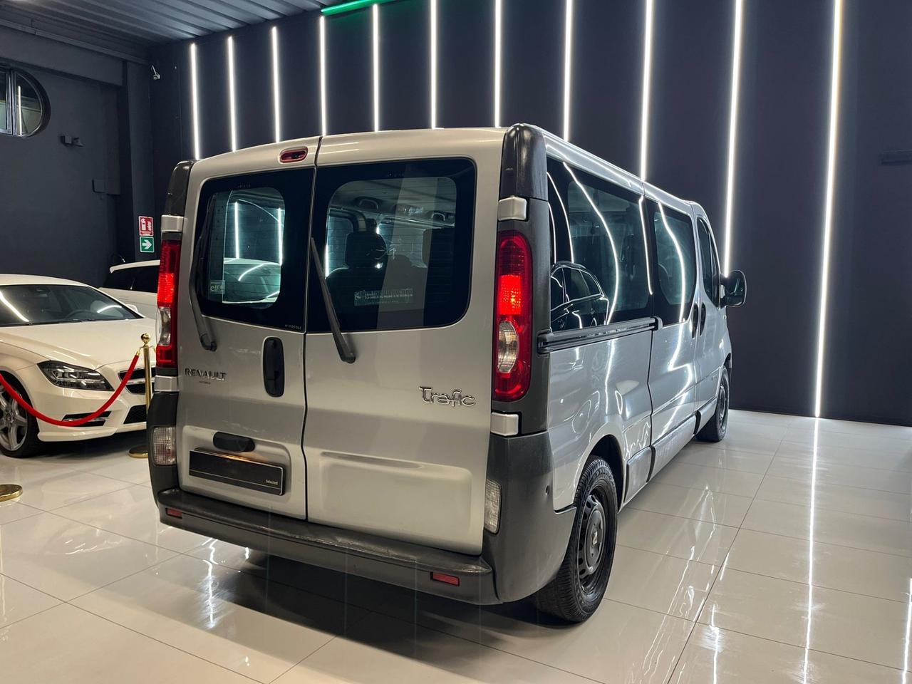 Renault Trafic T29 2.0 dCi/90 PL-TN Passenger Confort 9 POSTI
