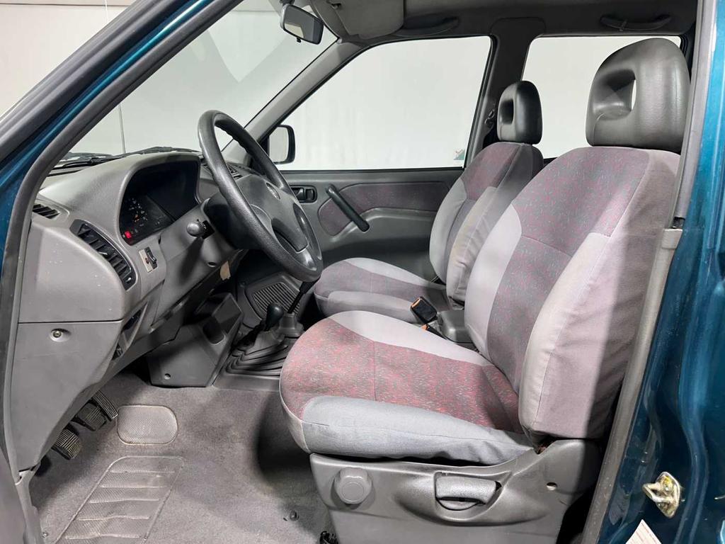 Nissan Terrano 2.7 td SE HT 3p