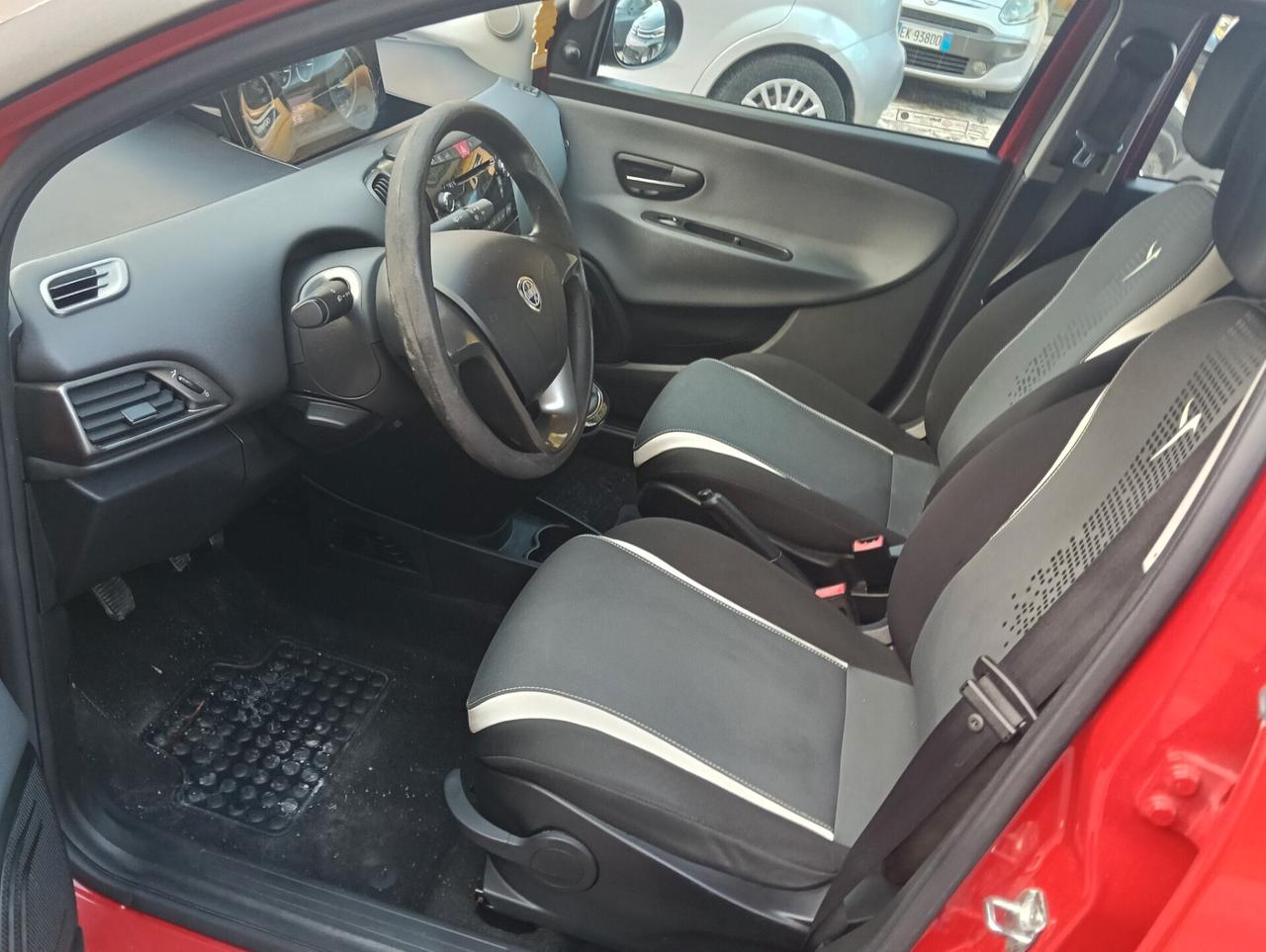 Lancia Ypsilon 1.2 69 CV 5 porte S&S Silver