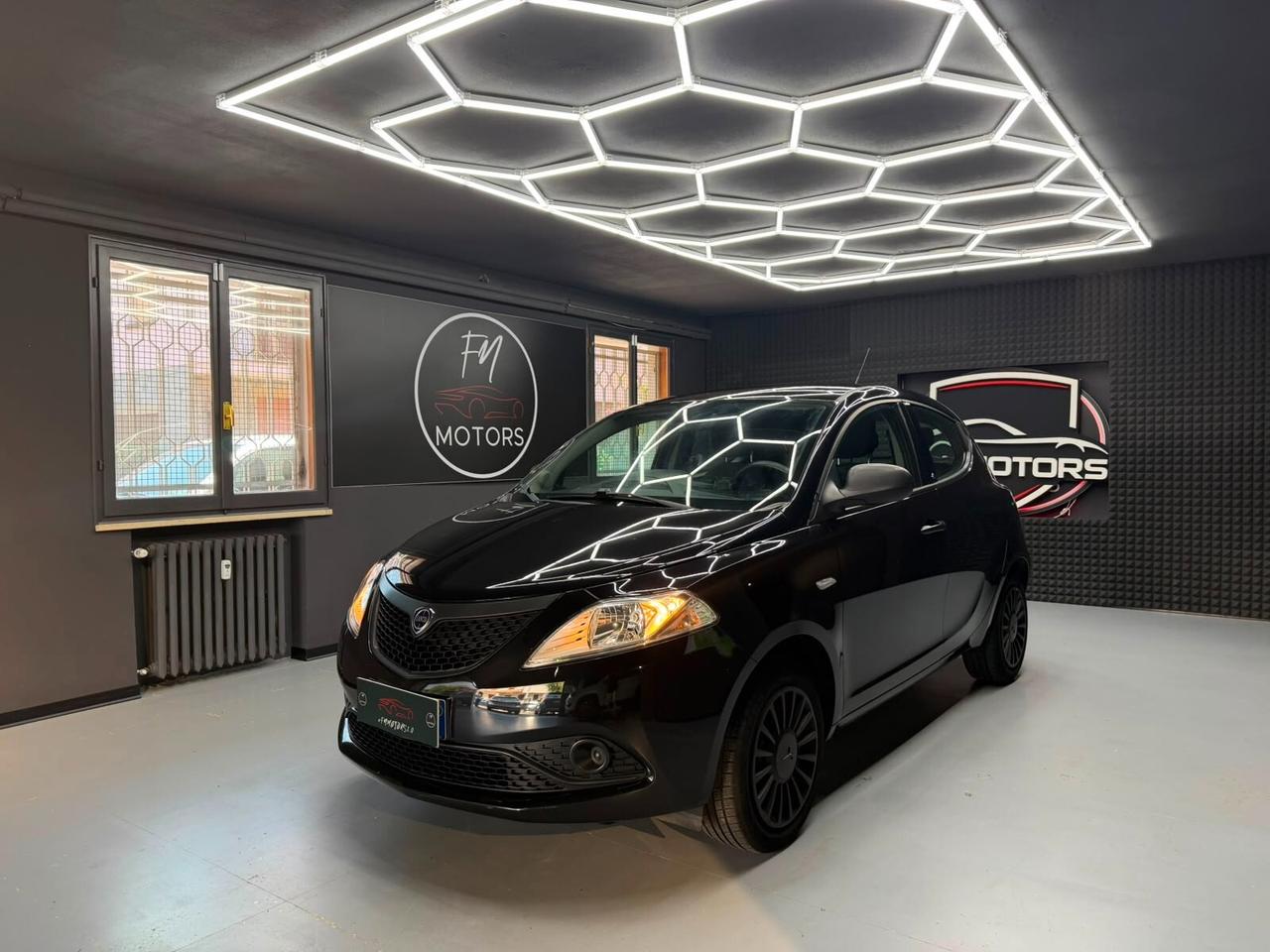 Lancia Ypsilon 1.2 69 CV 5 porte GPL Ecochic Black and Noir