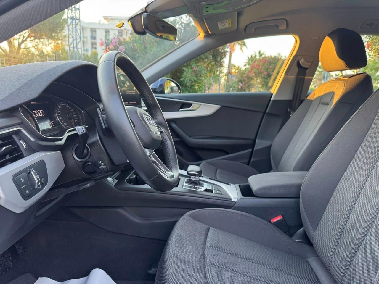 Audi A4 Avant 30 2.0 tdi mhev Business Advanced 136cv s-tronic