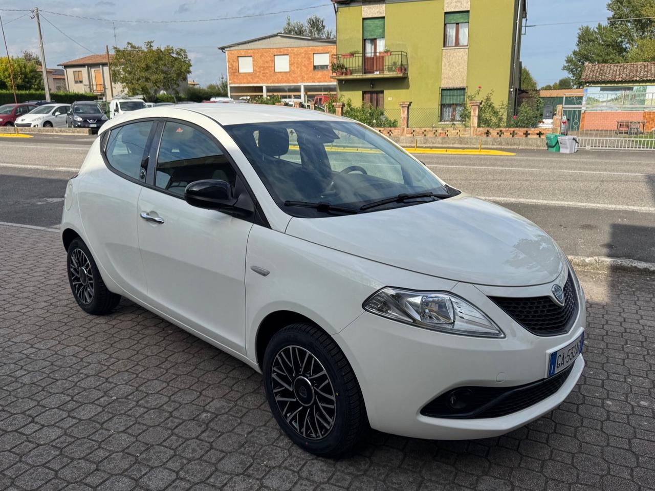 Lancia Ypsilon 1.2 69 CV 5 porte GPL Ecochic Gold