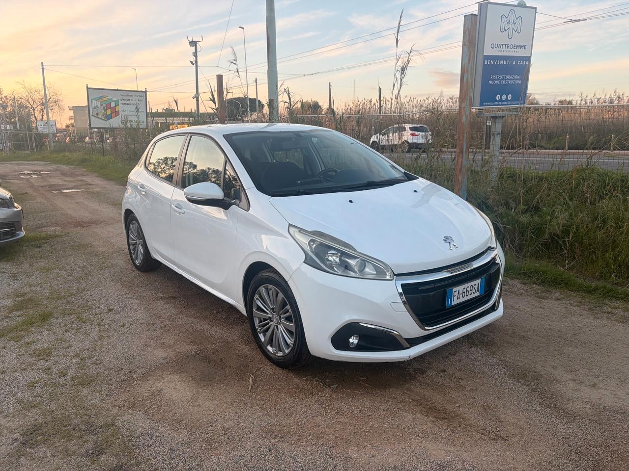 PEUGEOUT 208 1.2 PURETECH 82CV 2015 ADATTA NEOPATENTATI