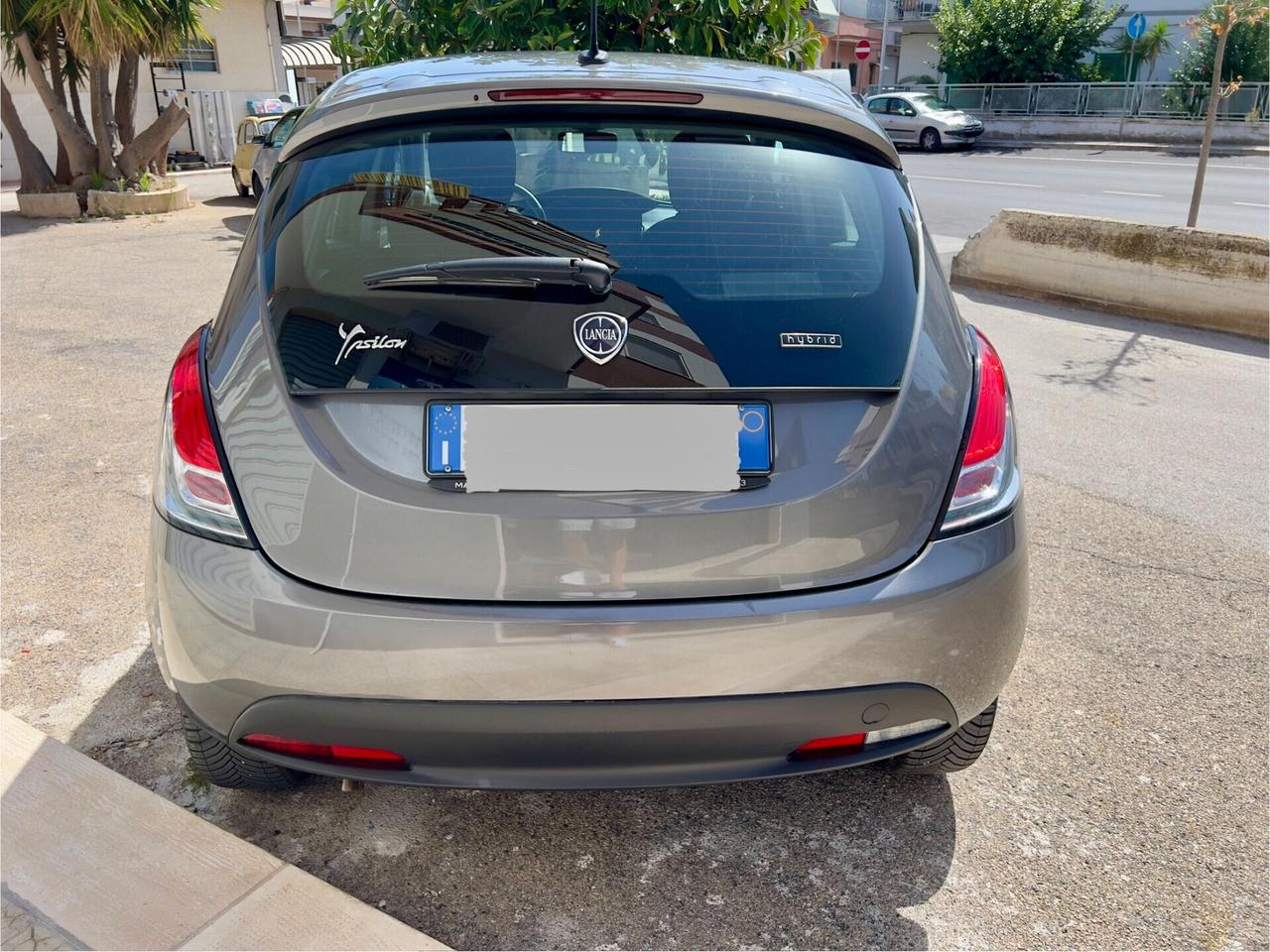Lancia Ypsilon 1.0 FireFly 5 porte S&S Hybrid Ecochic Silver