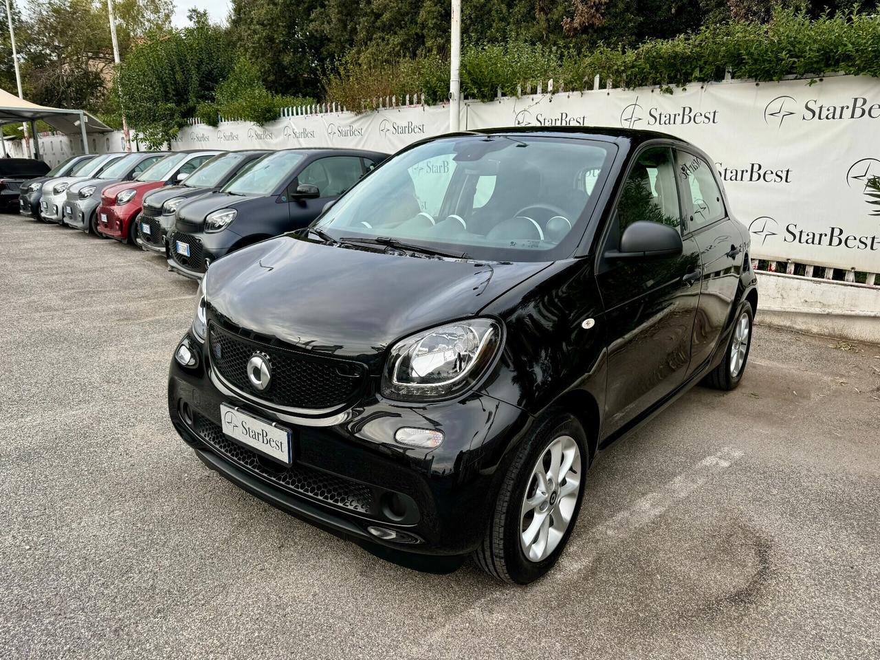 Smart ForFour EQ Youngster*TOTAL BLACK*KM 17000!!!*