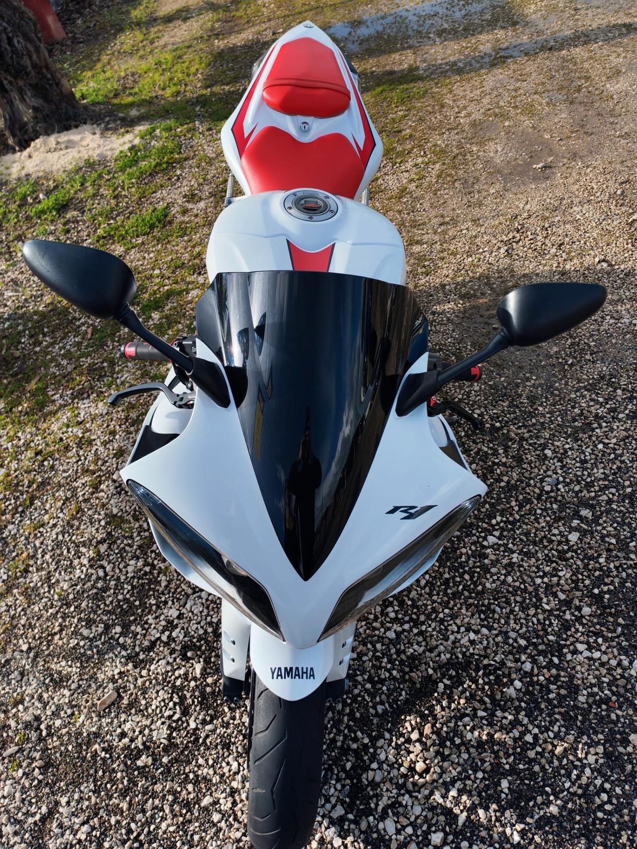 Yamaha YZF R1