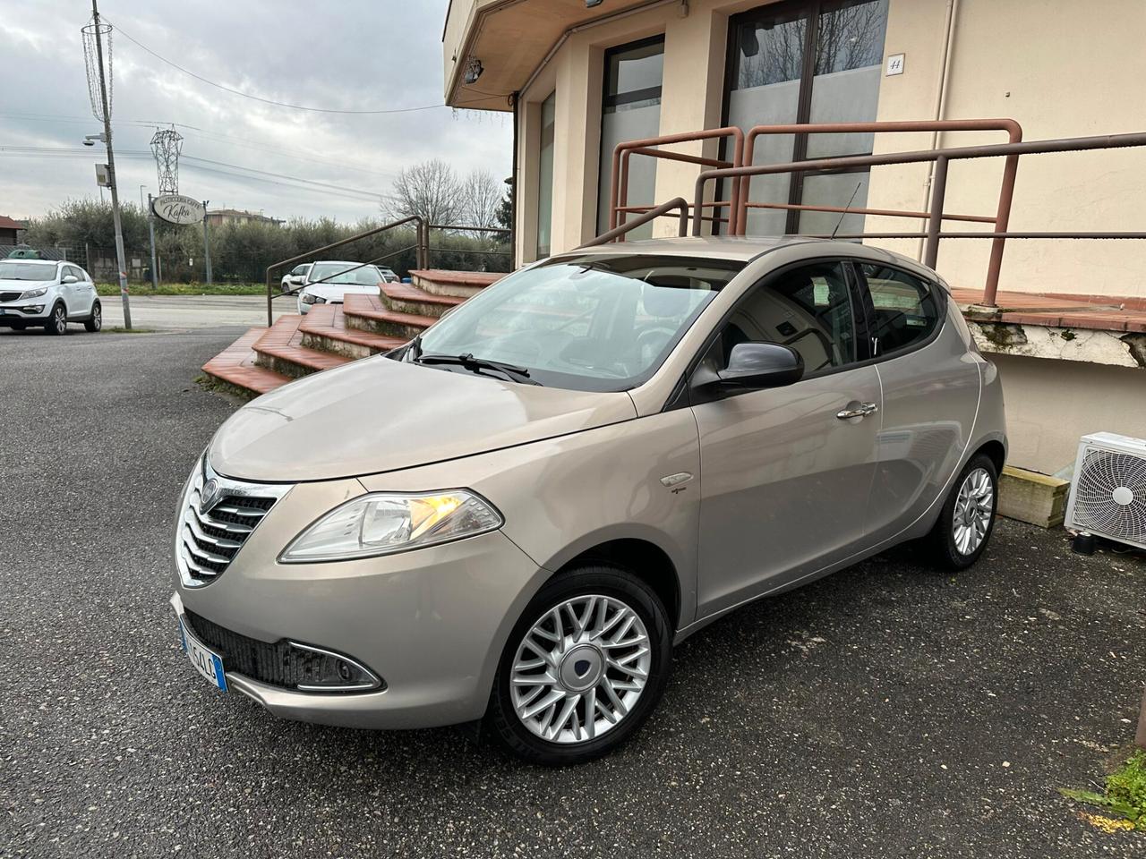 Lancia Ypsilon 1.2 69 CV 5 porte Gold