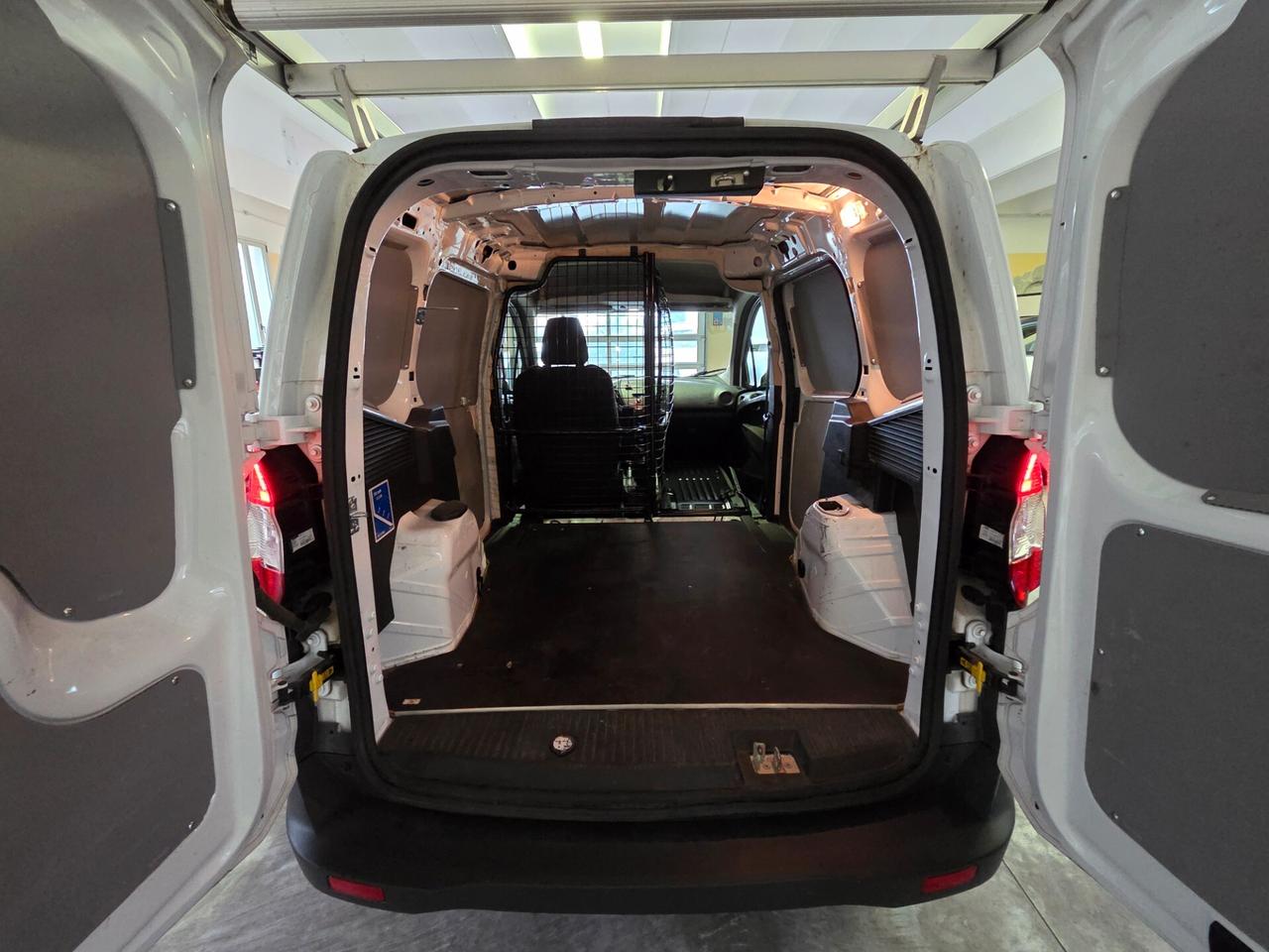 Ford Transit Courier 1.5 TDCi Van autocarro N1 2 posti volume variabile