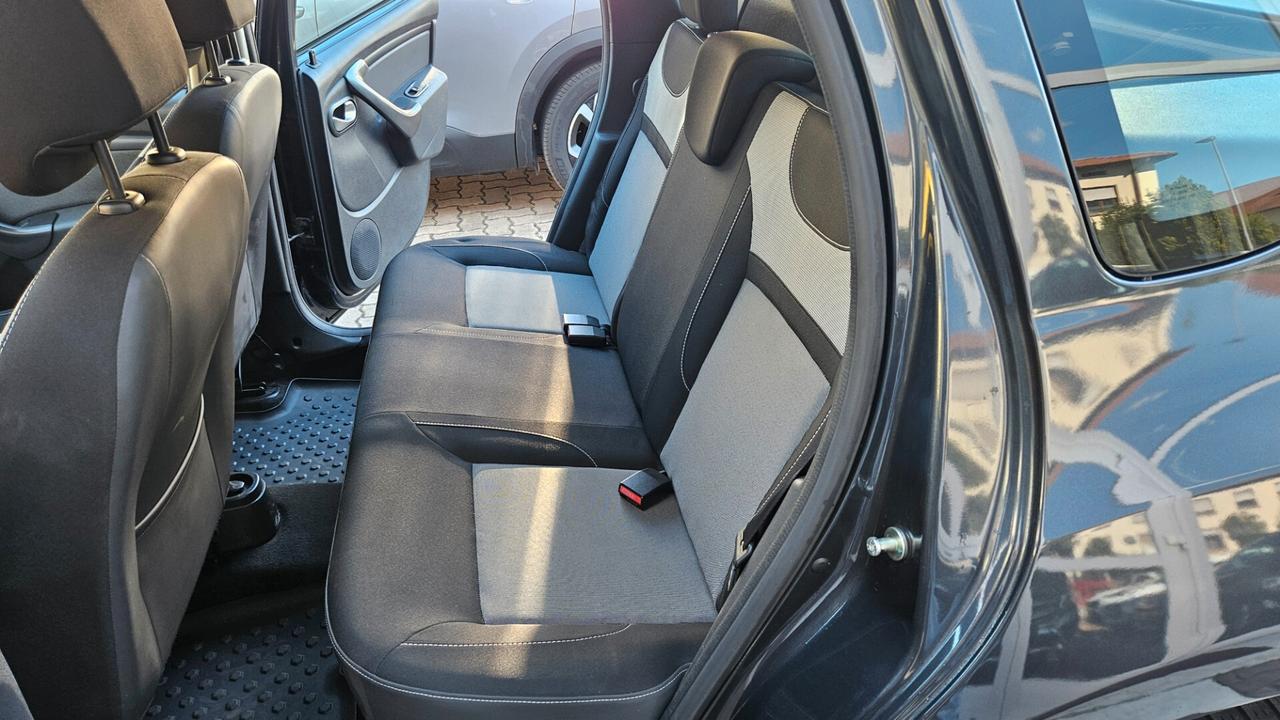 Dacia Duster 1.6 Laureate 4x2 NEOPATENTATI-NAVY-BLUETOOTH-SENSORI