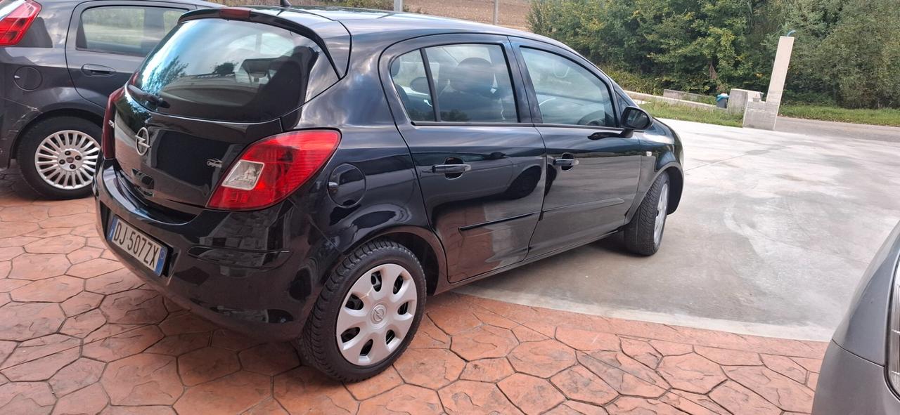 Opel Corsa 1.2 5 porte Cosmo
