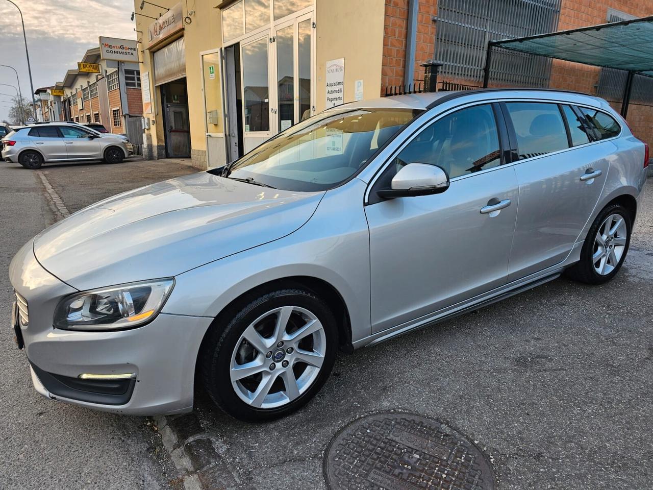 Volvo V60 2.0 D4 181cv Summum*Pelle*Navi*Pdc*Euro6*