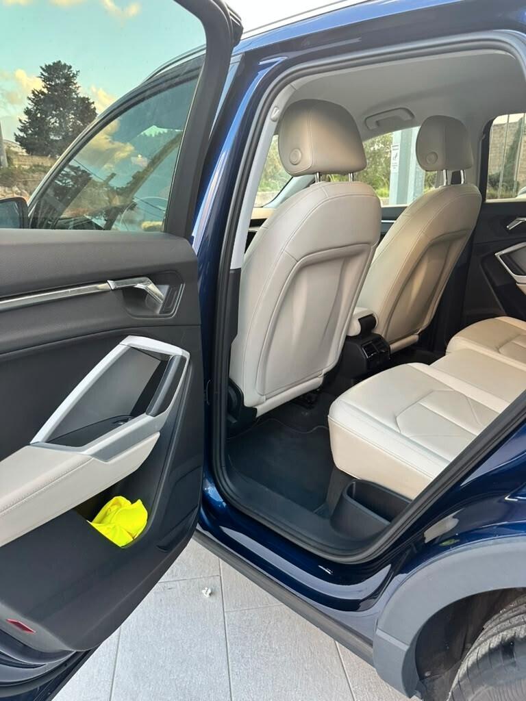 Audi Q3 35 TDI S tronic Business