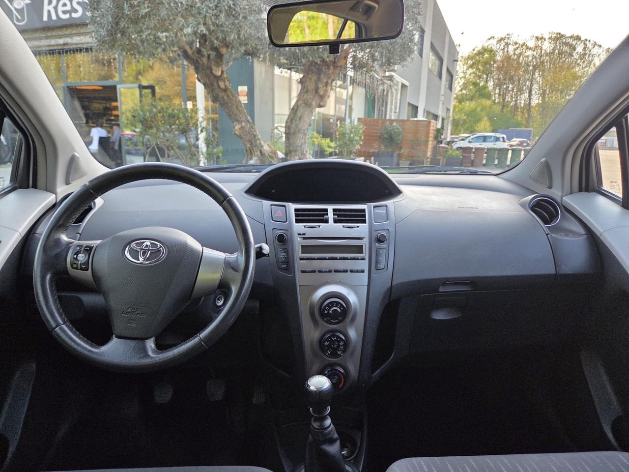 Toyota Yaris 1.3 5 porte Sol*Neo patentati *