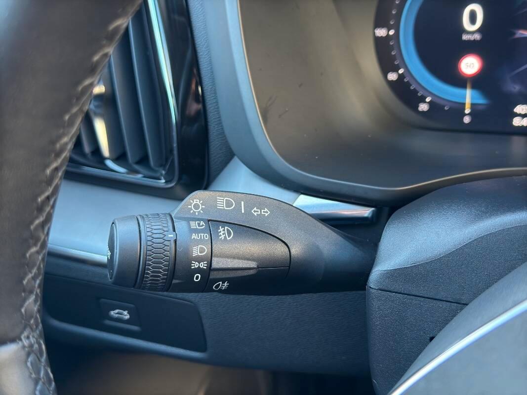 Volvo XC60 2.0 b4 Core auto Con TELECAMERA & VIRTUAL COCKPIT