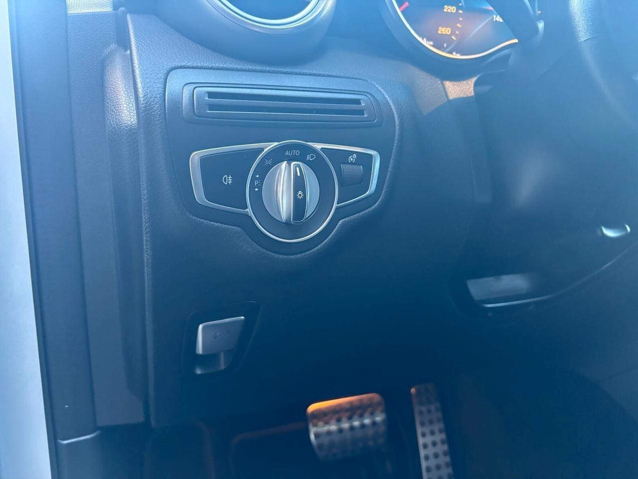 MERCEDES-BENZ GLC 220D 4MATIC PREMIUM NAVI-LED