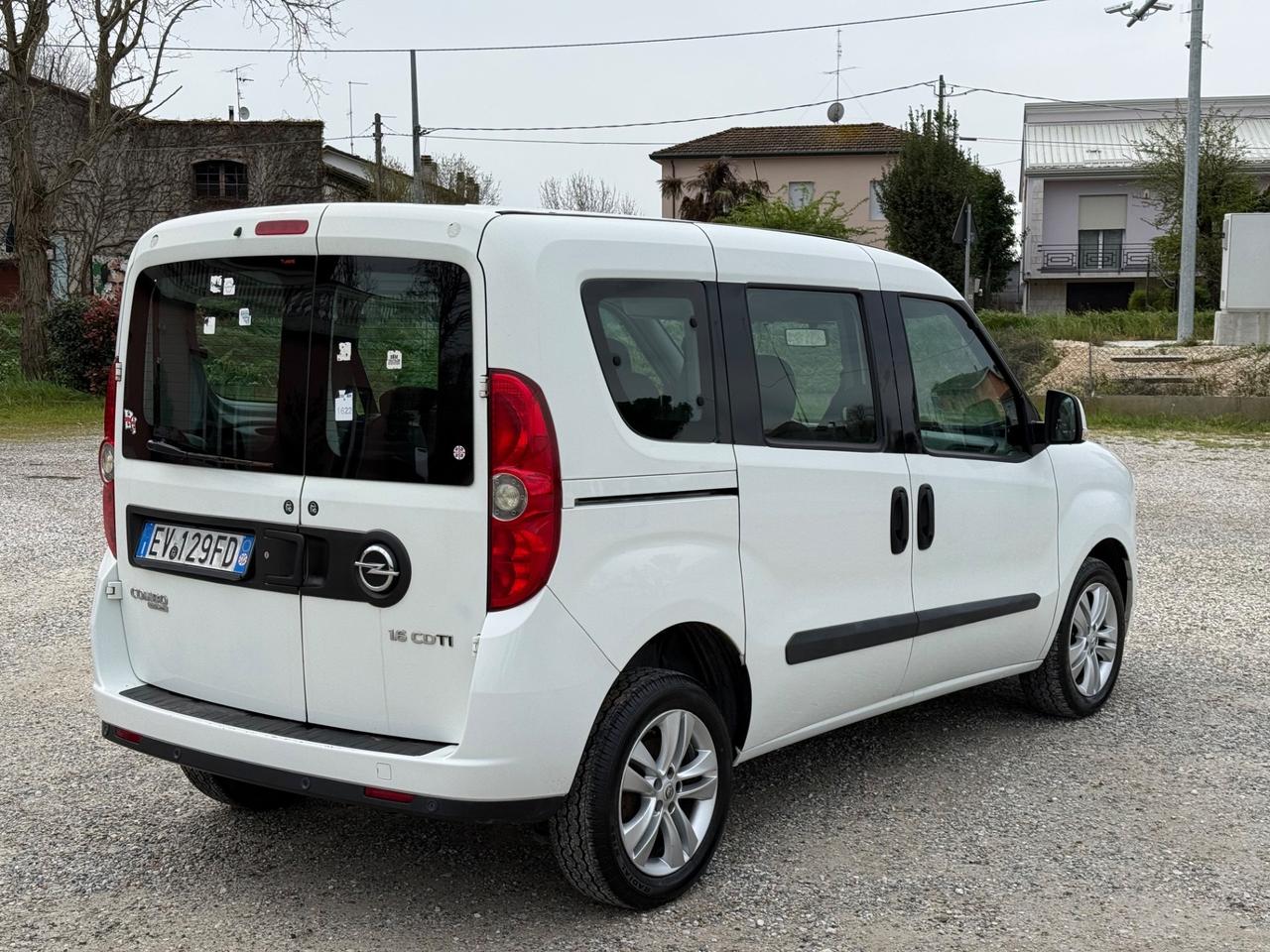 Opel Combo 1.6 CDTi 105CV PC-TN Cosmo