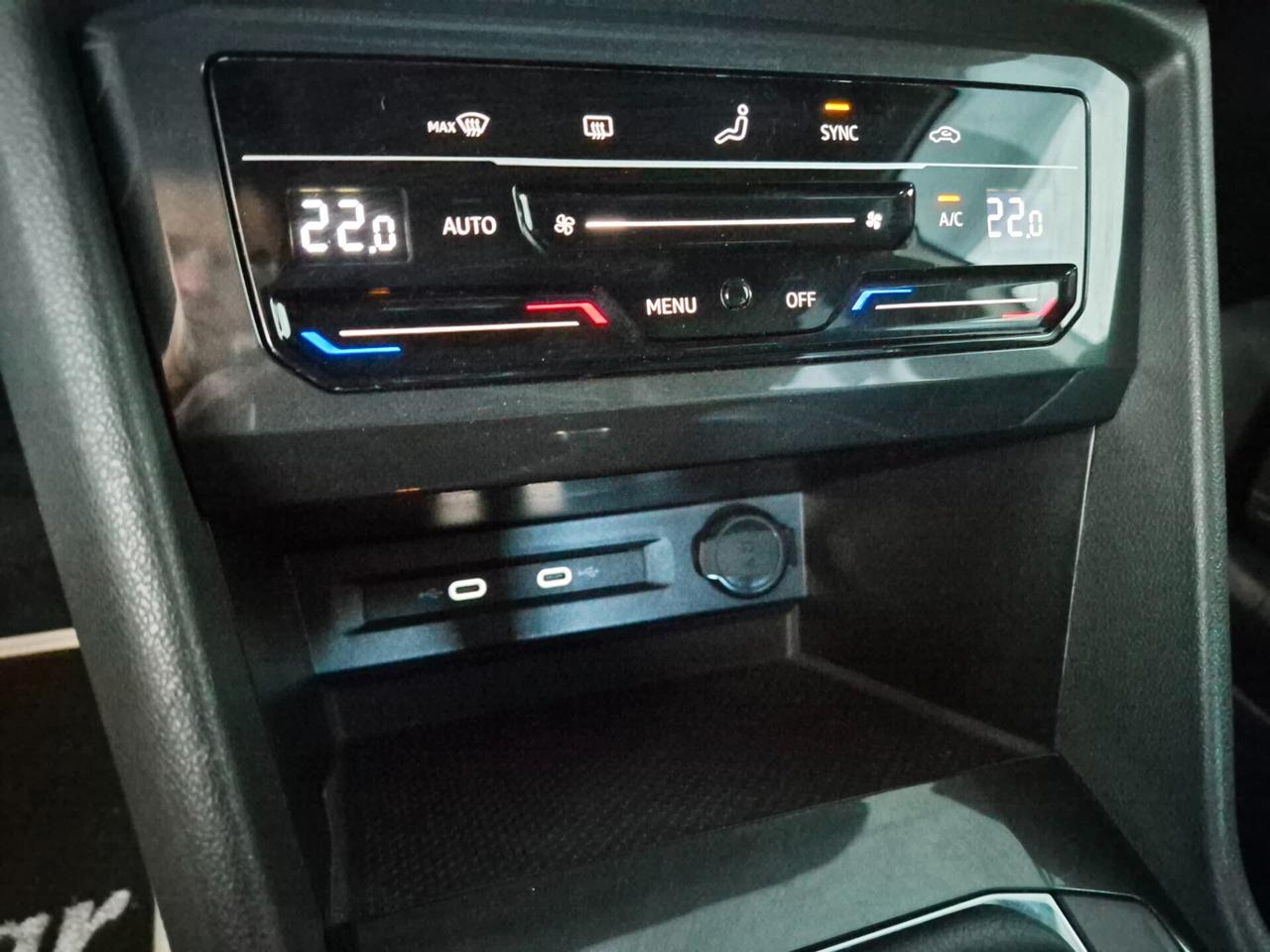 Volkswagen Tiguan ALLSPACE 2.0 TDI R-LINE 4MOTION 7 POSTI DSG LED NAVI APPLE CAR PLAY/ANDROID AUTO 360° ACC C.19 WIRELESS AMBIENT LIGHT