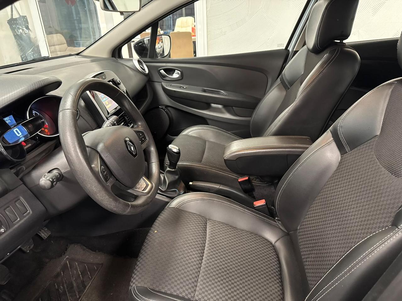 Renault Clio 1.2 75 CV 5 porte Duel