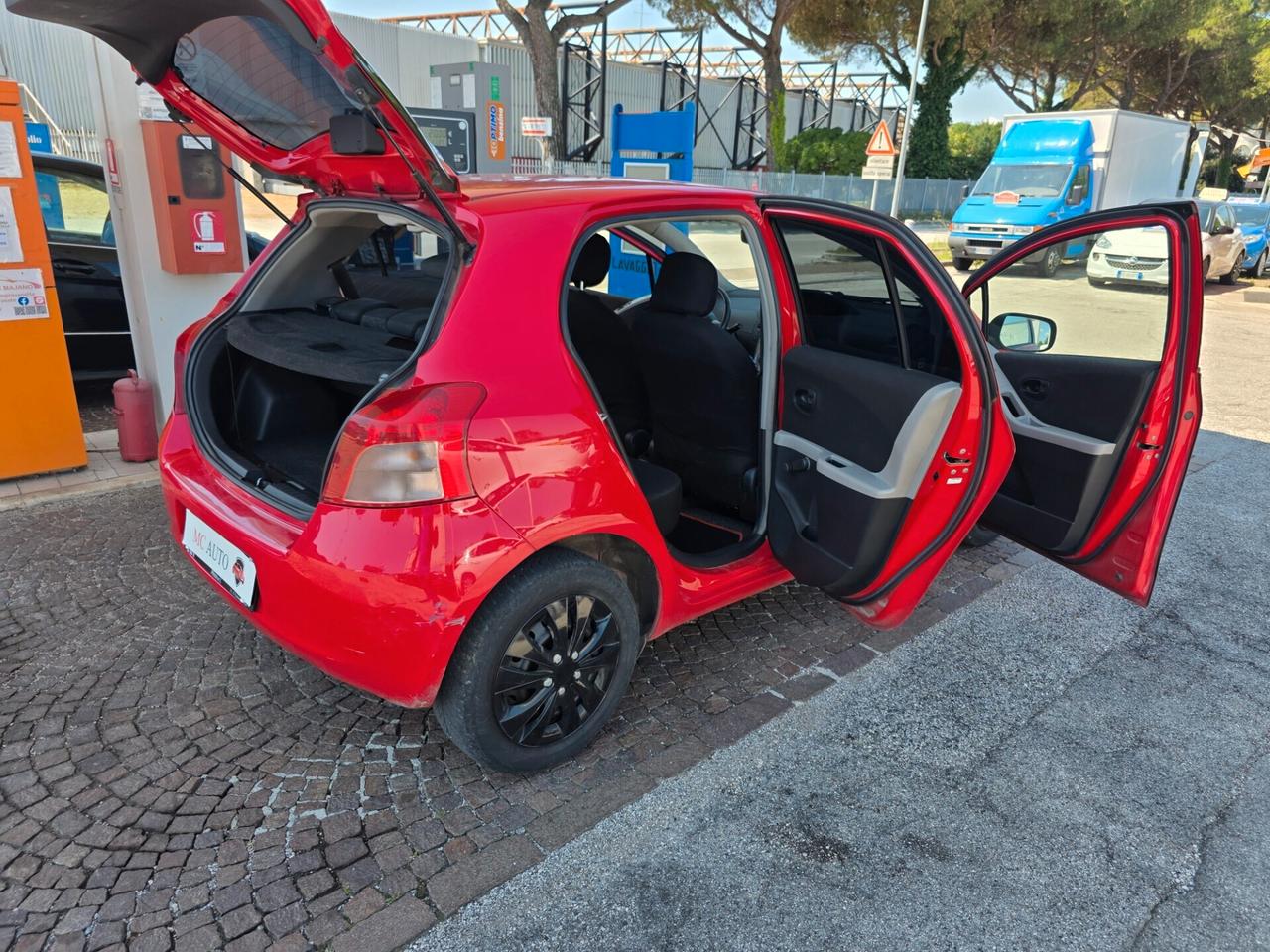 Toyota Yaris 1.0 5 porte con 250.000km Neopatentati ok