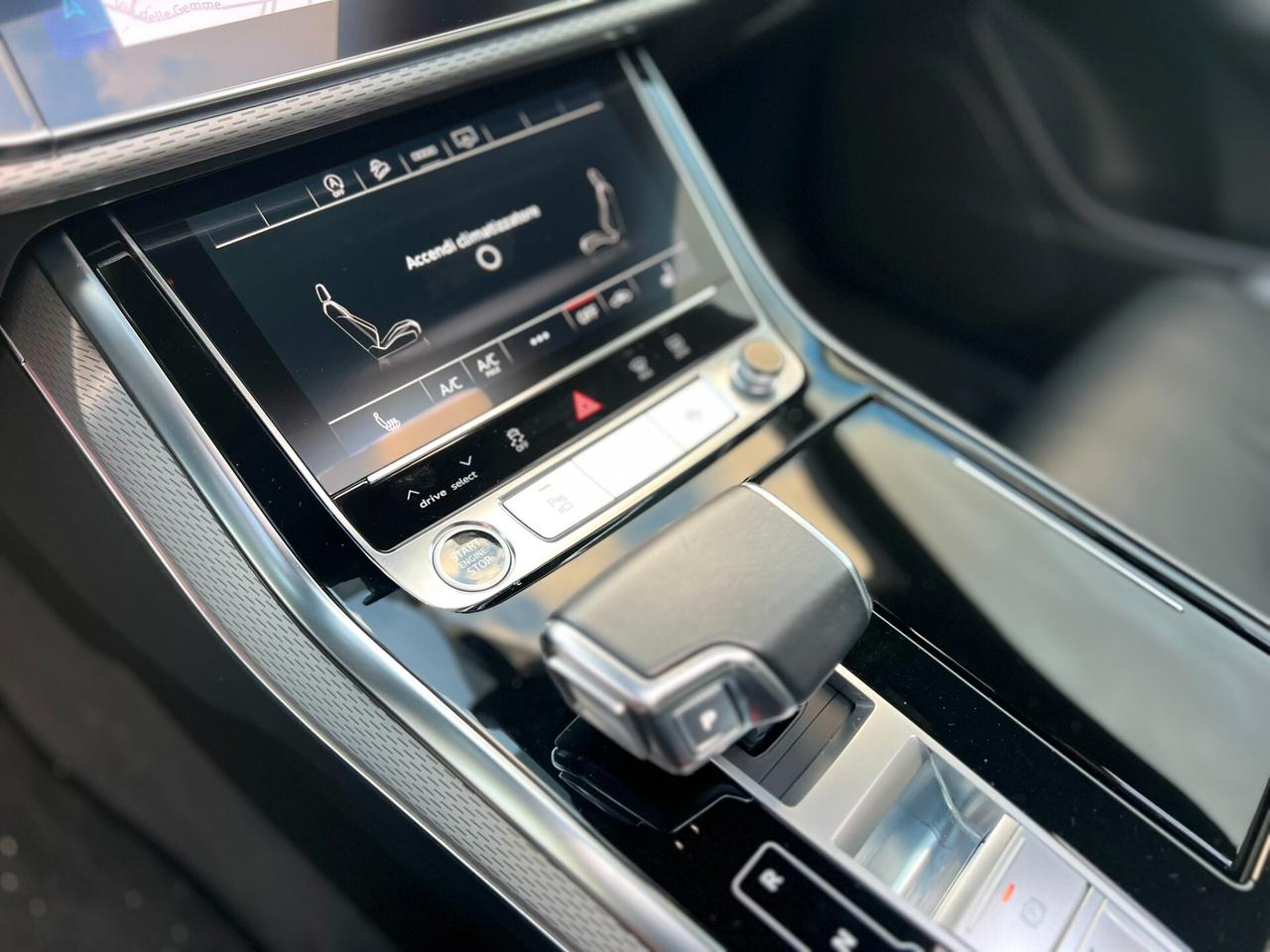 Audi Q8 50 3.0 TDI mhev 286 CV quattro tiptronic Sport NEW MODEL