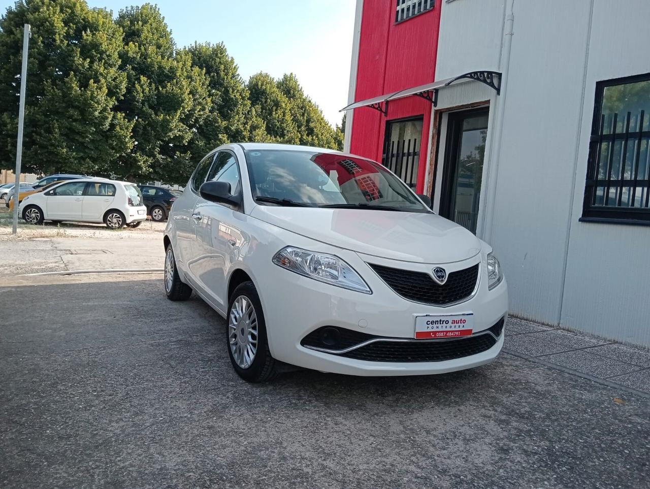 Lancia Ypsilon 1.2 69 CV 5 porte Silver