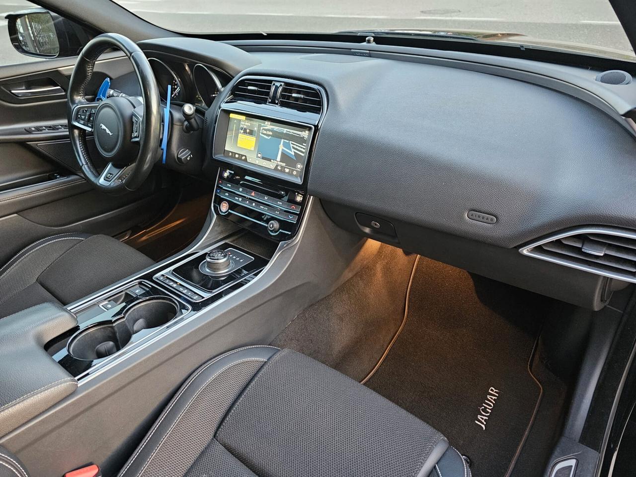 Jaguar XE 2.0 D Turbo 180cv 4WD*R-Sport*Pelle*Navi*19**