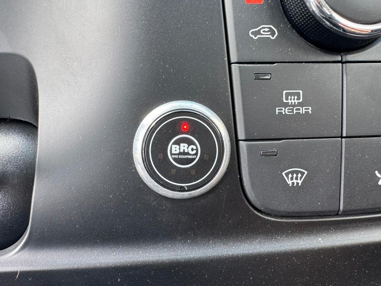 MAHINDRA KUV 100 K8 1.2 VVT 83CV 2025!!! GPL DI SERIE !!!