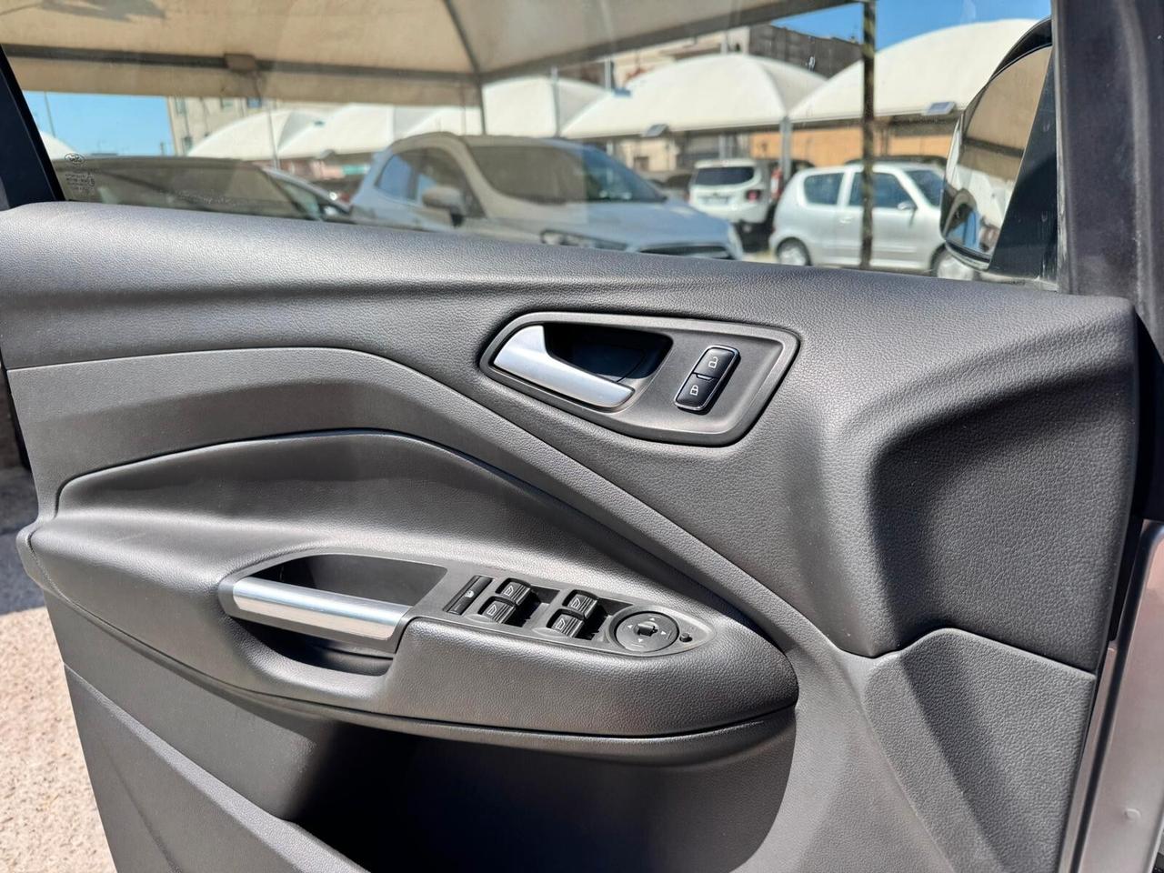 Ford Kuga 2.0 TDCI 150 CV S&S 4WD Powershift Titanium