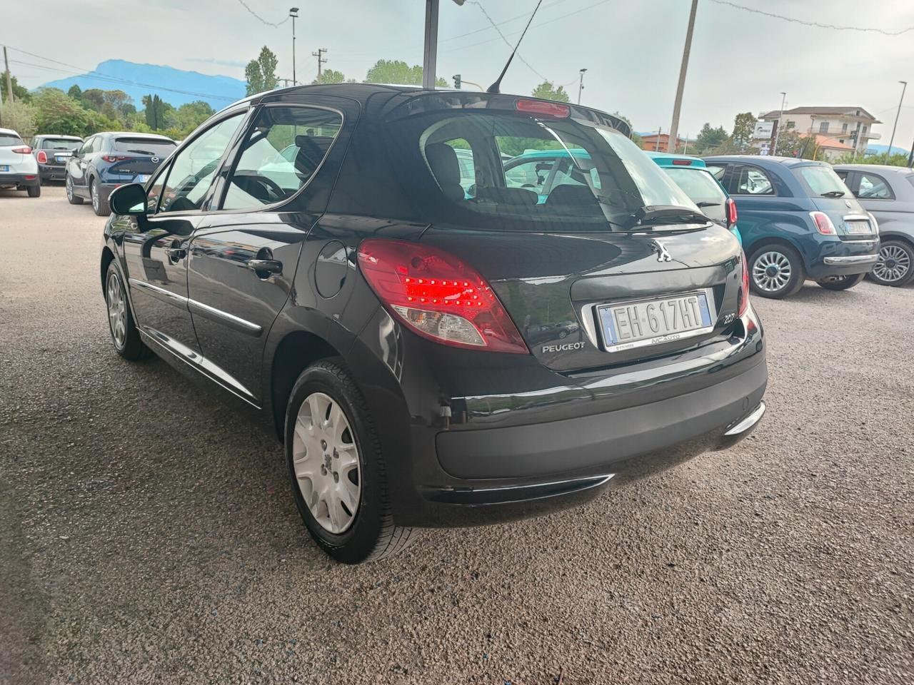 Peugeot 207 1.4 8V 75CV 5p. Active
