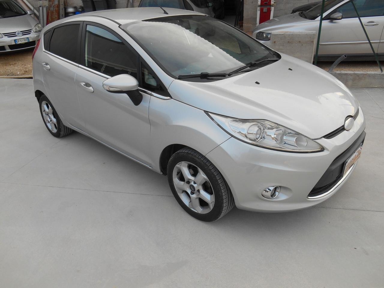 Ford Fiesta 1.4 5 porte Bz.- GPL Titanium ok Neopatentati