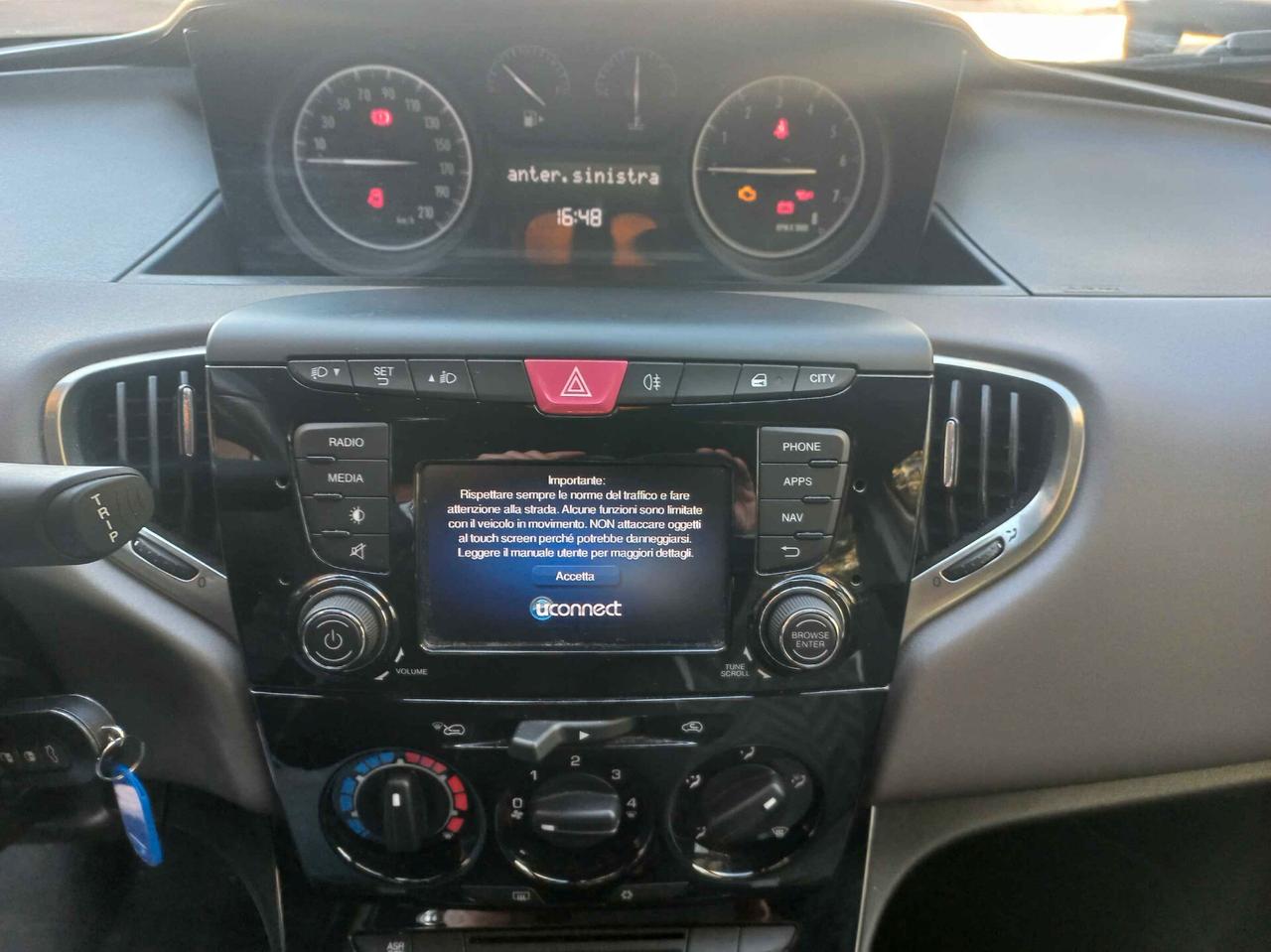 Lancia Ypsilon 1.2 69 CV 5 porte Silver opening edition